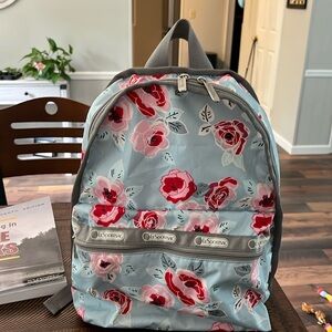 LeSportsac floral backpack 🎒